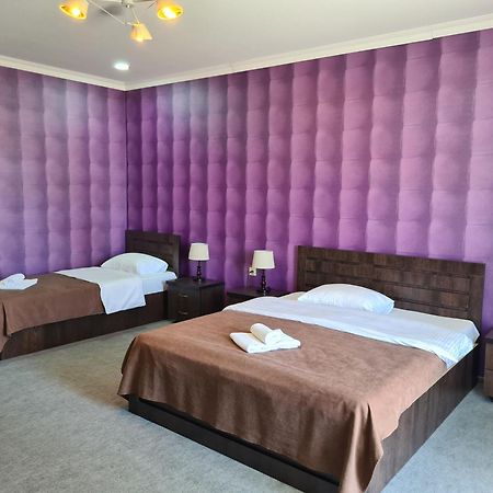 Georgian House Hotel คูทายสิ ภายนอก รูปภาพ