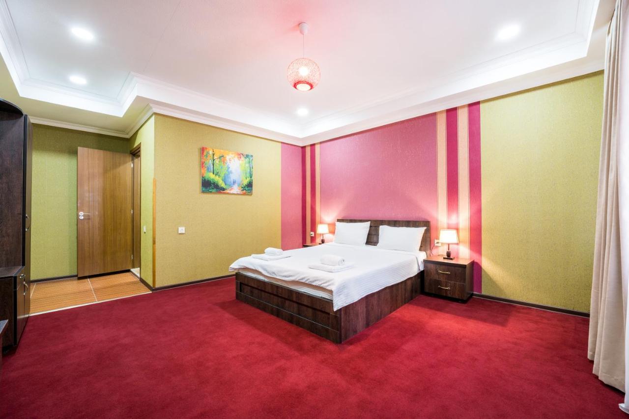 Georgian House Hotel คูทายสิ ภายนอก รูปภาพ
