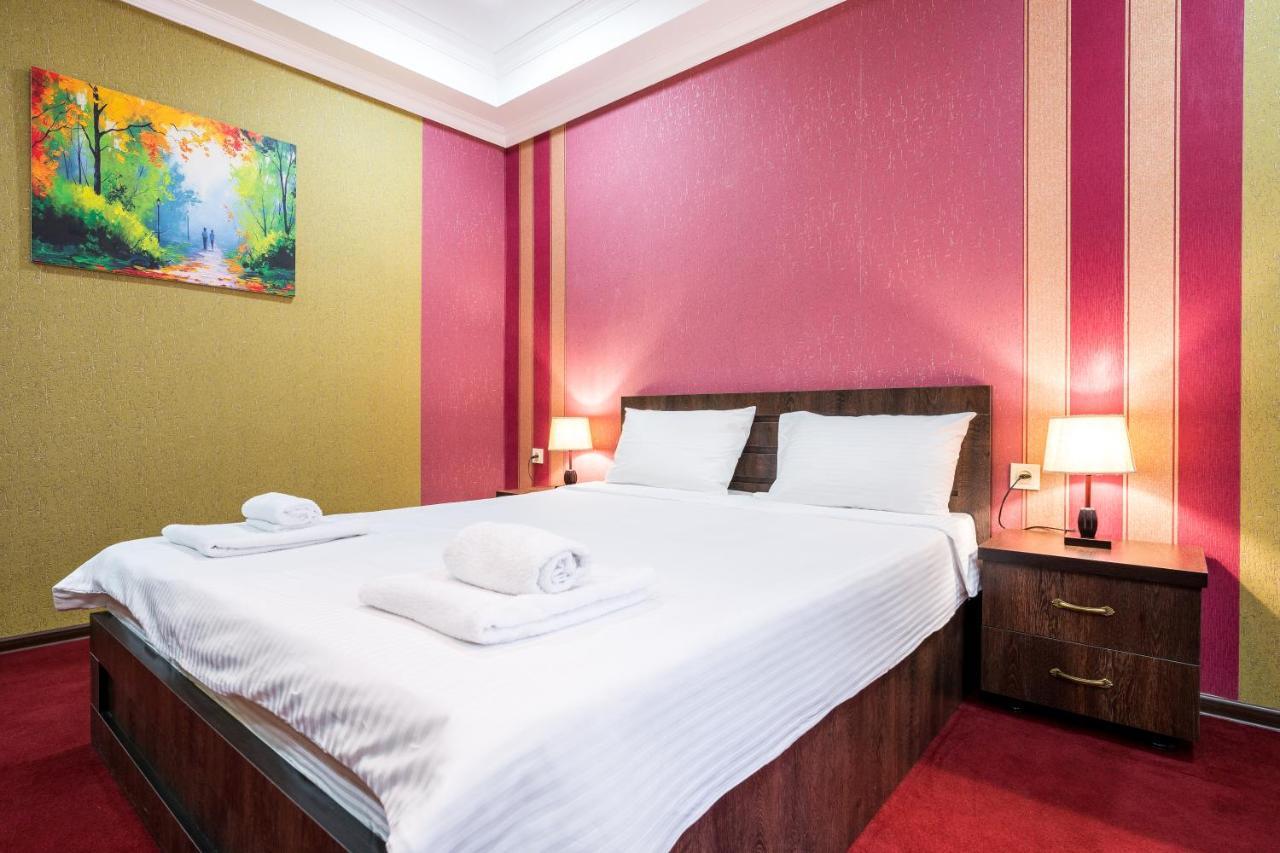 Georgian House Hotel คูทายสิ ภายนอก รูปภาพ