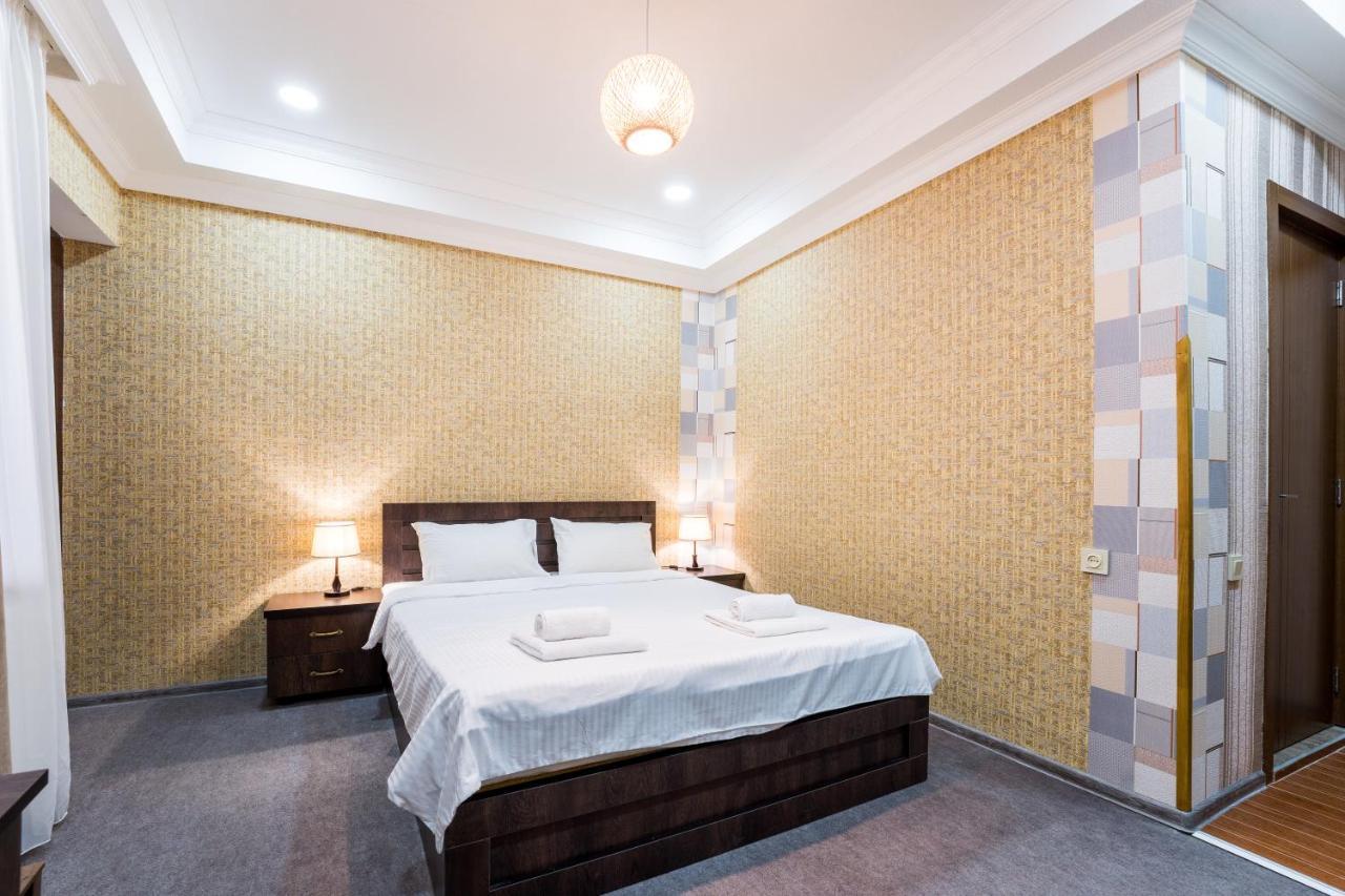 Georgian House Hotel คูทายสิ ภายนอก รูปภาพ