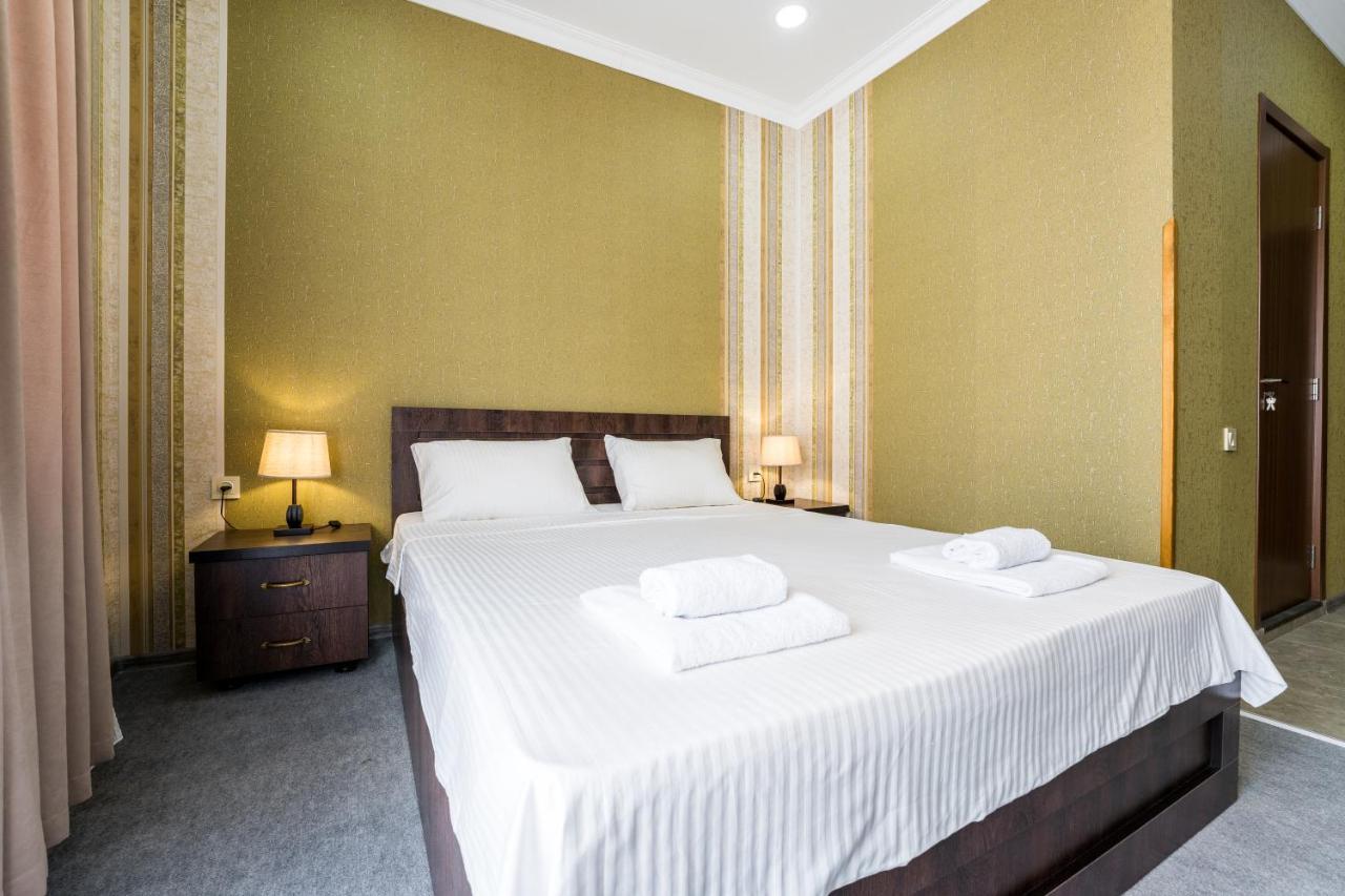 Georgian House Hotel คูทายสิ ภายนอก รูปภาพ