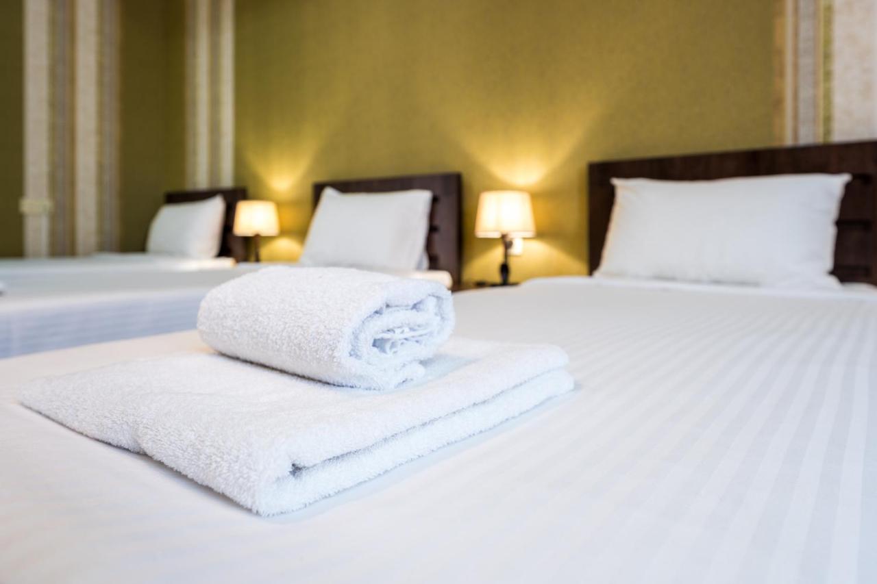 Georgian House Hotel คูทายสิ ภายนอก รูปภาพ