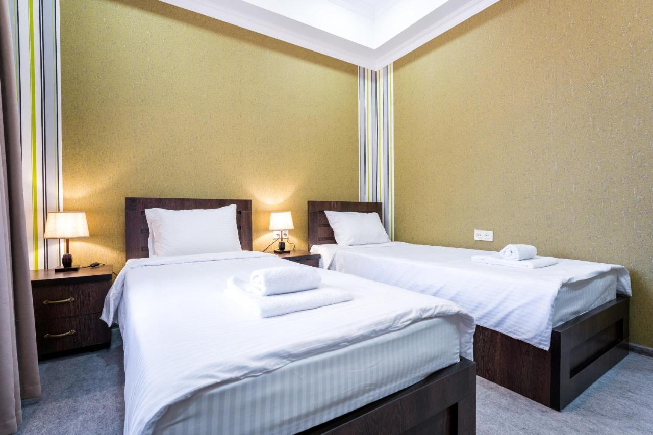 Georgian House Hotel คูทายสิ ภายนอก รูปภาพ