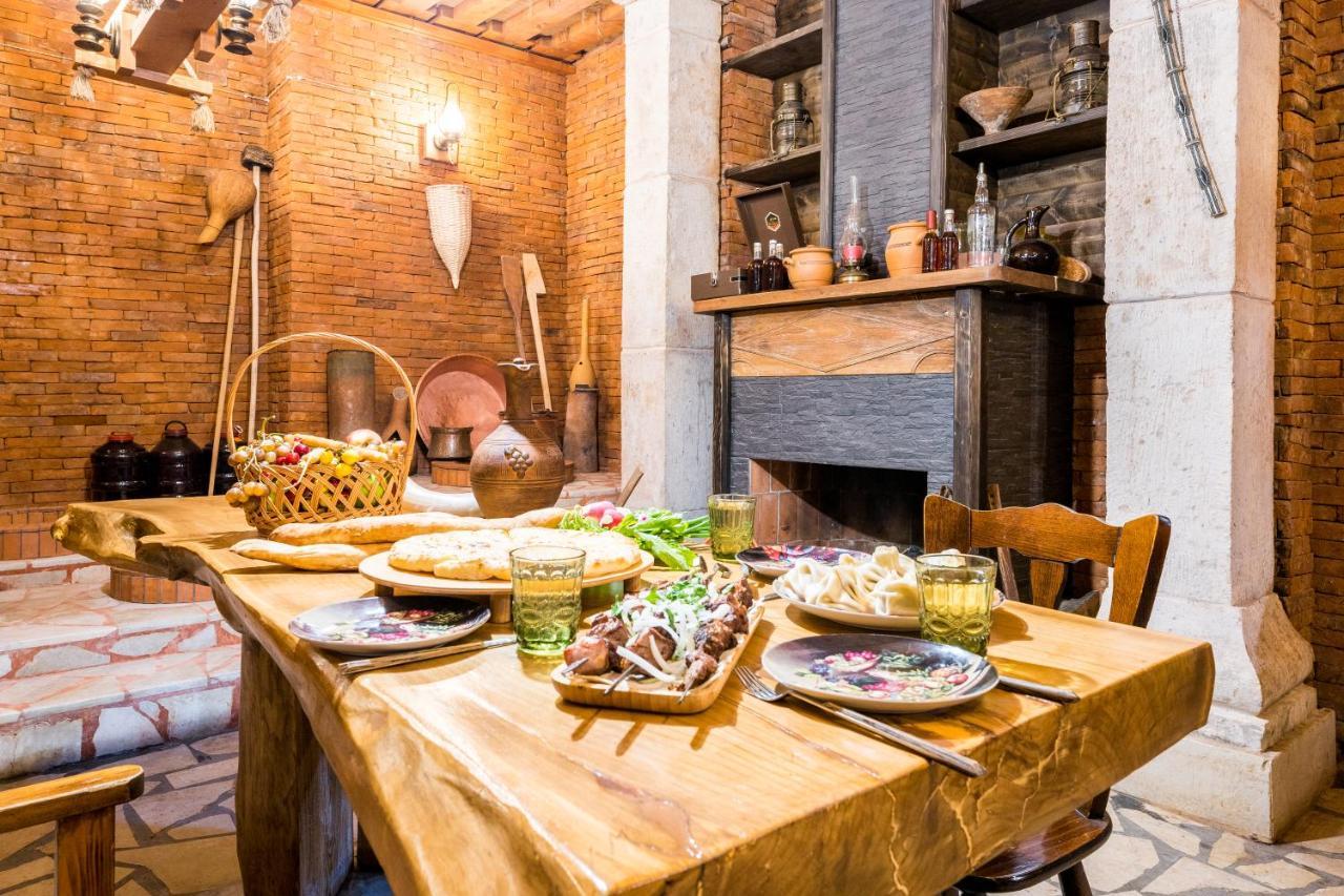Georgian House Hotel คูทายสิ ภายนอก รูปภาพ