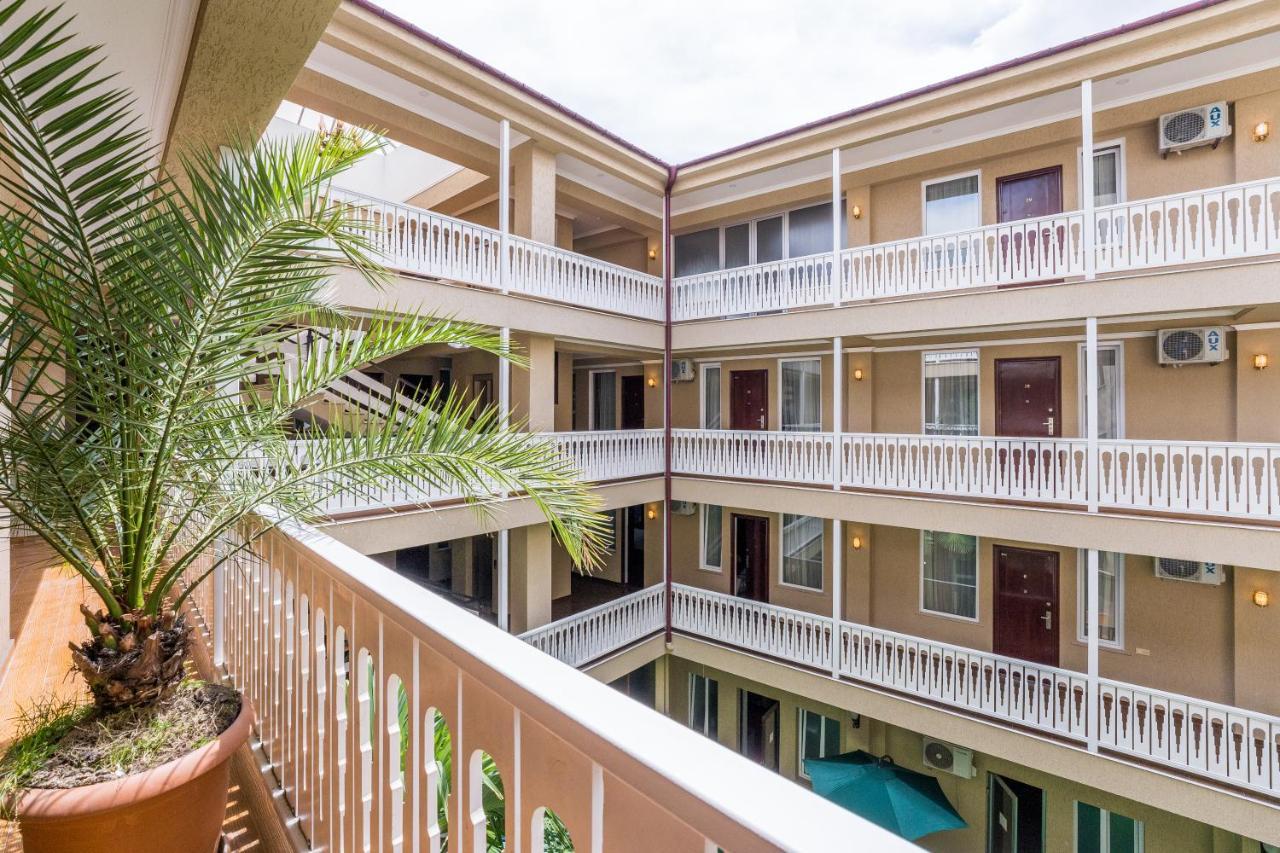 Georgian House Hotel คูทายสิ ภายนอก รูปภาพ