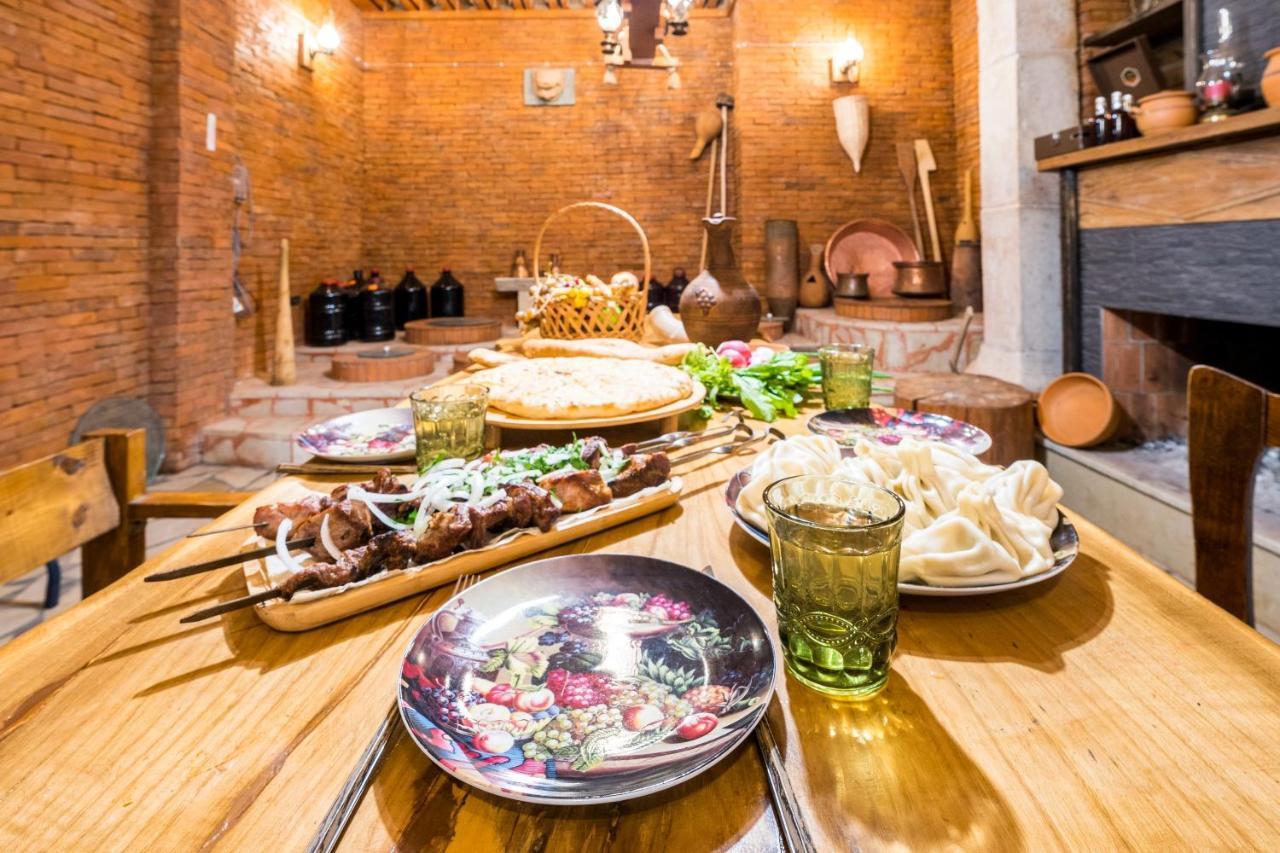 Georgian House Hotel คูทายสิ ภายนอก รูปภาพ