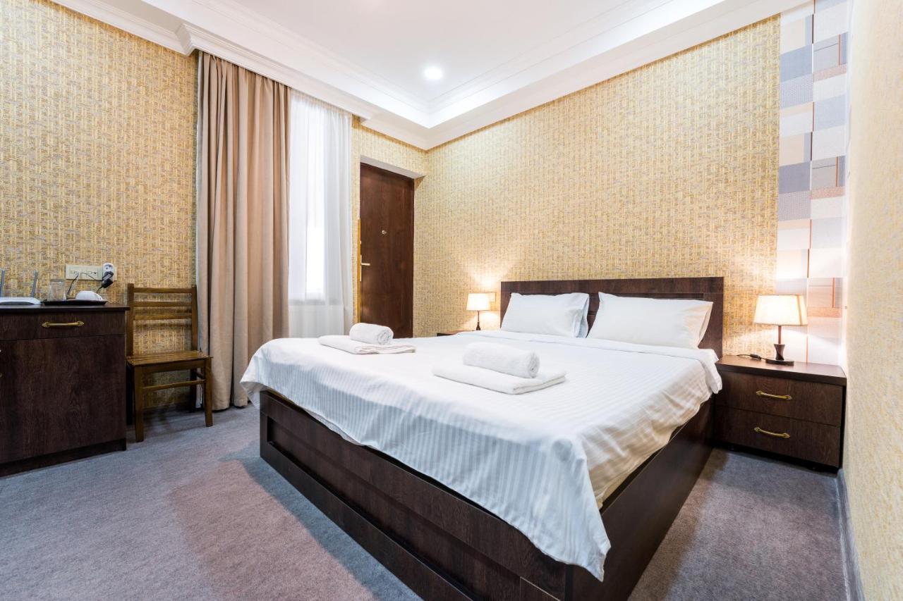 Georgian House Hotel คูทายสิ ภายนอก รูปภาพ