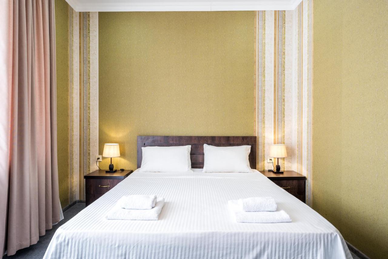 Georgian House Hotel คูทายสิ ภายนอก รูปภาพ