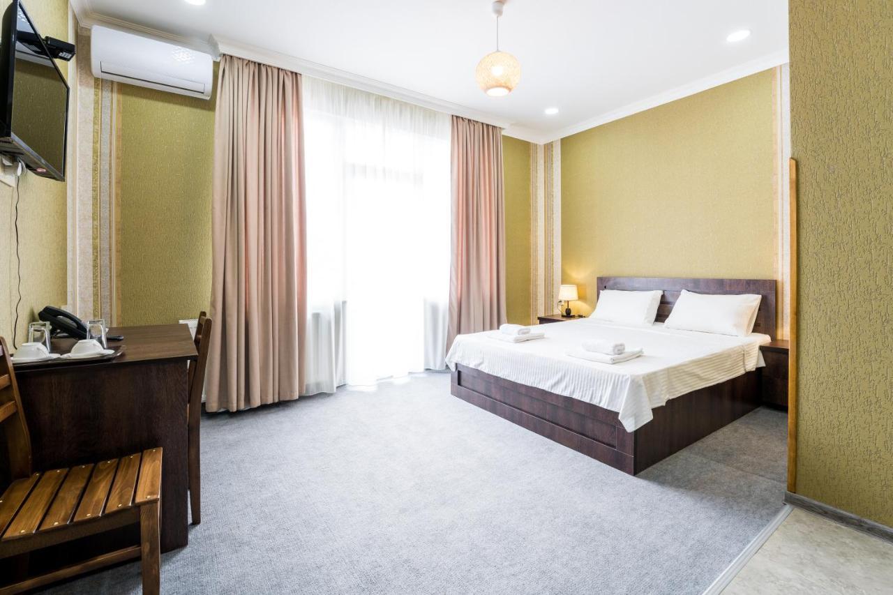 Georgian House Hotel คูทายสิ ภายนอก รูปภาพ