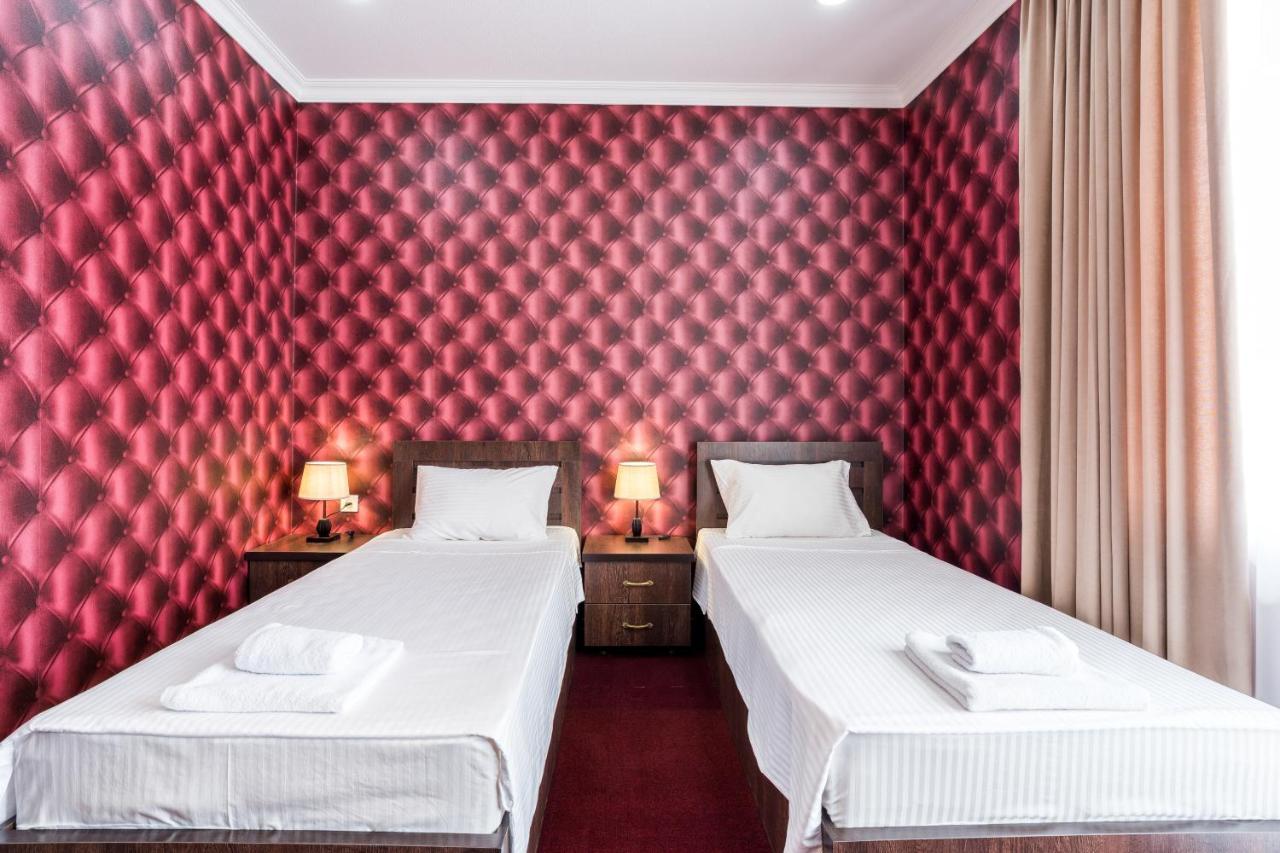 Georgian House Hotel คูทายสิ ภายนอก รูปภาพ