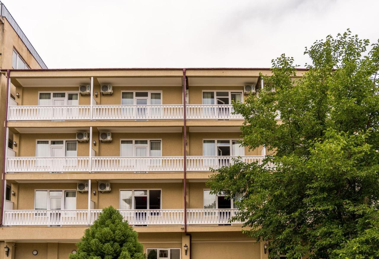 Georgian House Hotel คูทายสิ ภายนอก รูปภาพ