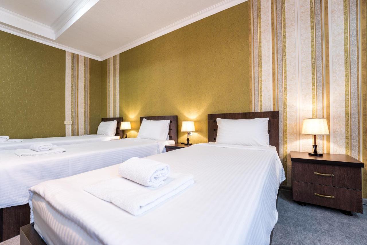 Georgian House Hotel คูทายสิ ภายนอก รูปภาพ