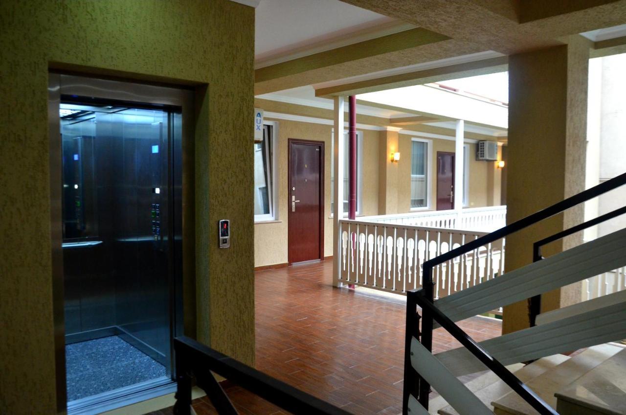 Georgian House Hotel คูทายสิ ภายนอก รูปภาพ