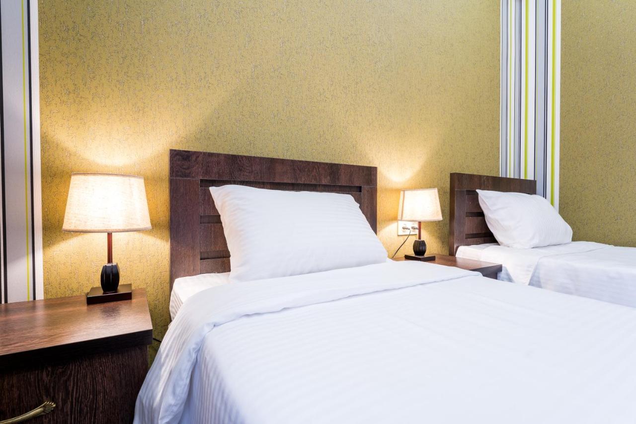 Georgian House Hotel คูทายสิ ภายนอก รูปภาพ