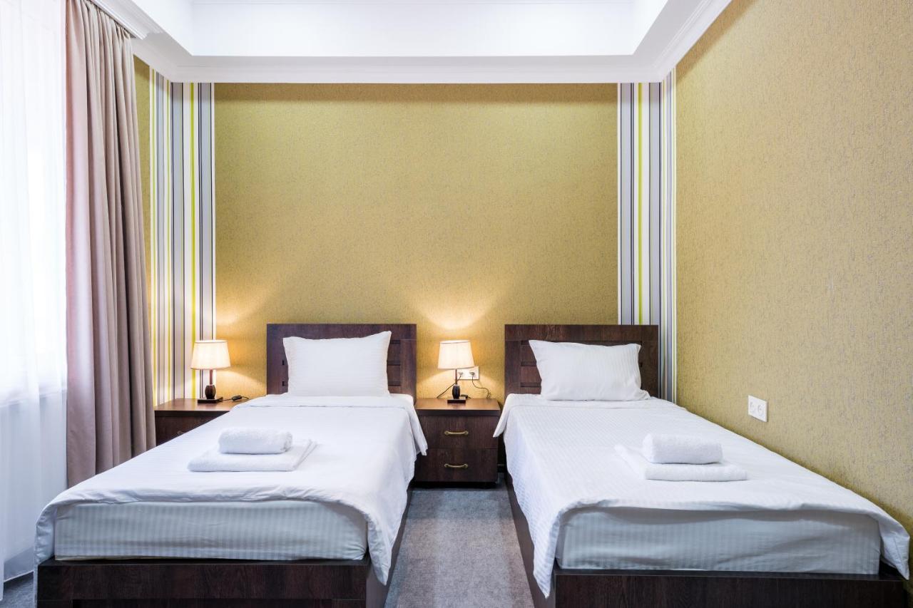 Georgian House Hotel คูทายสิ ภายนอก รูปภาพ