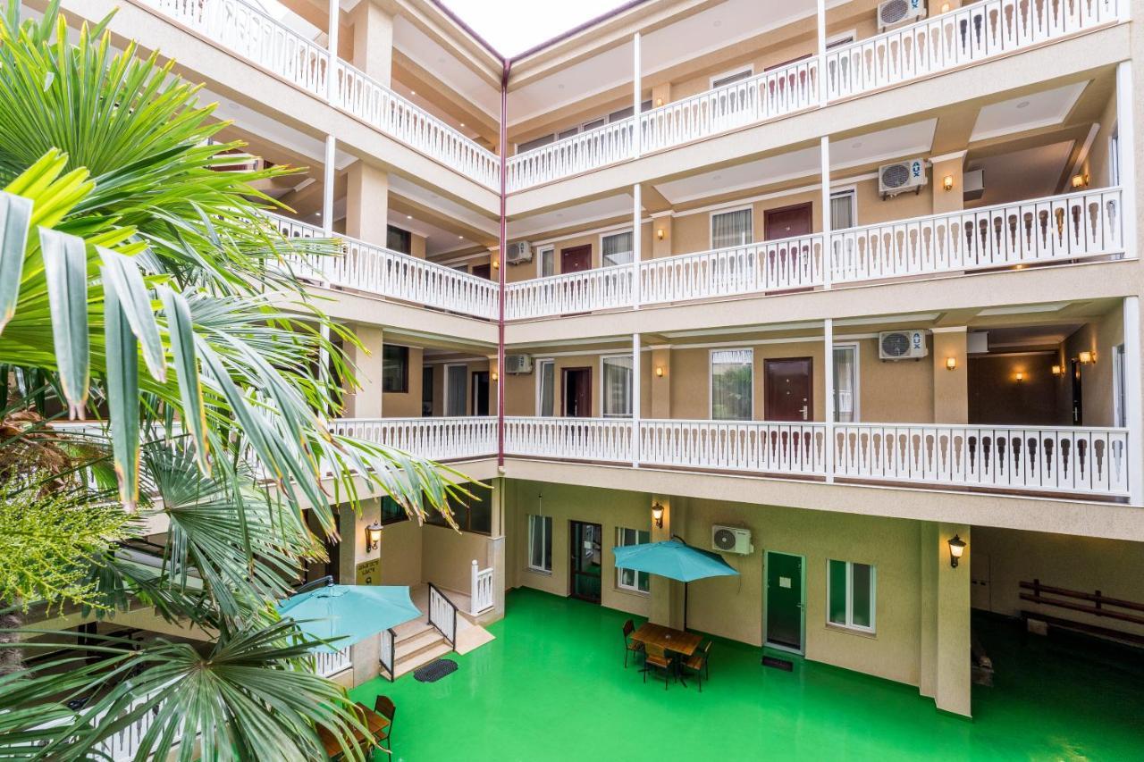 Georgian House Hotel คูทายสิ ภายนอก รูปภาพ