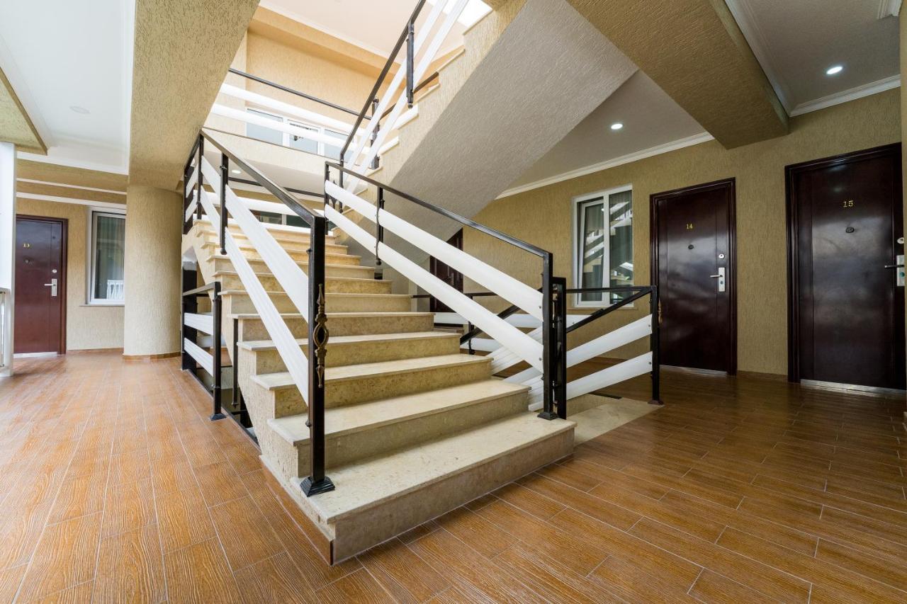Georgian House Hotel คูทายสิ ภายนอก รูปภาพ