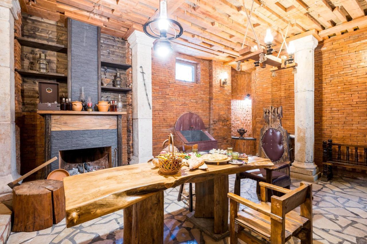 Georgian House Hotel คูทายสิ ภายนอก รูปภาพ
