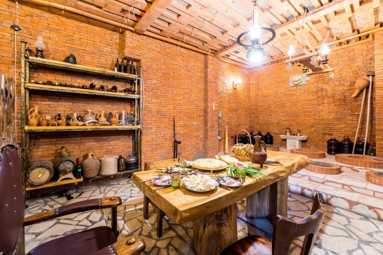 Georgian House Hotel คูทายสิ ภายนอก รูปภาพ