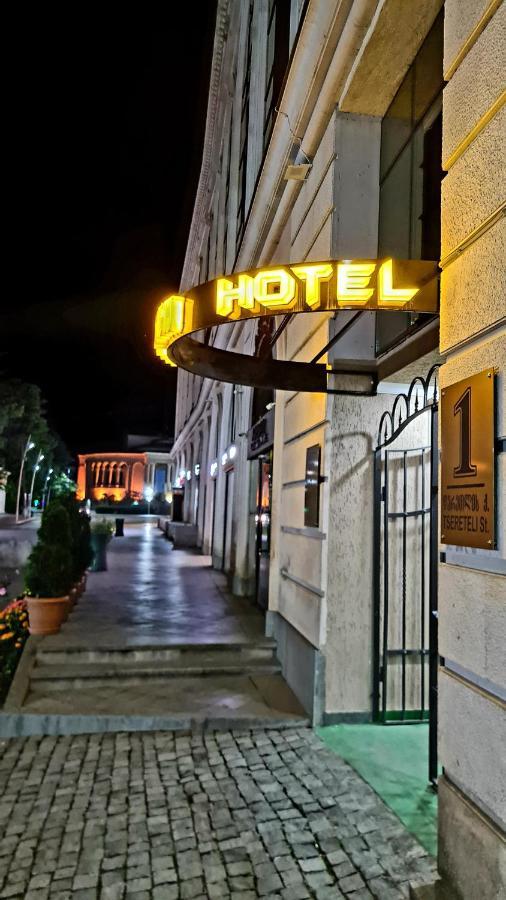 Georgian House Hotel คูทายสิ ภายนอก รูปภาพ