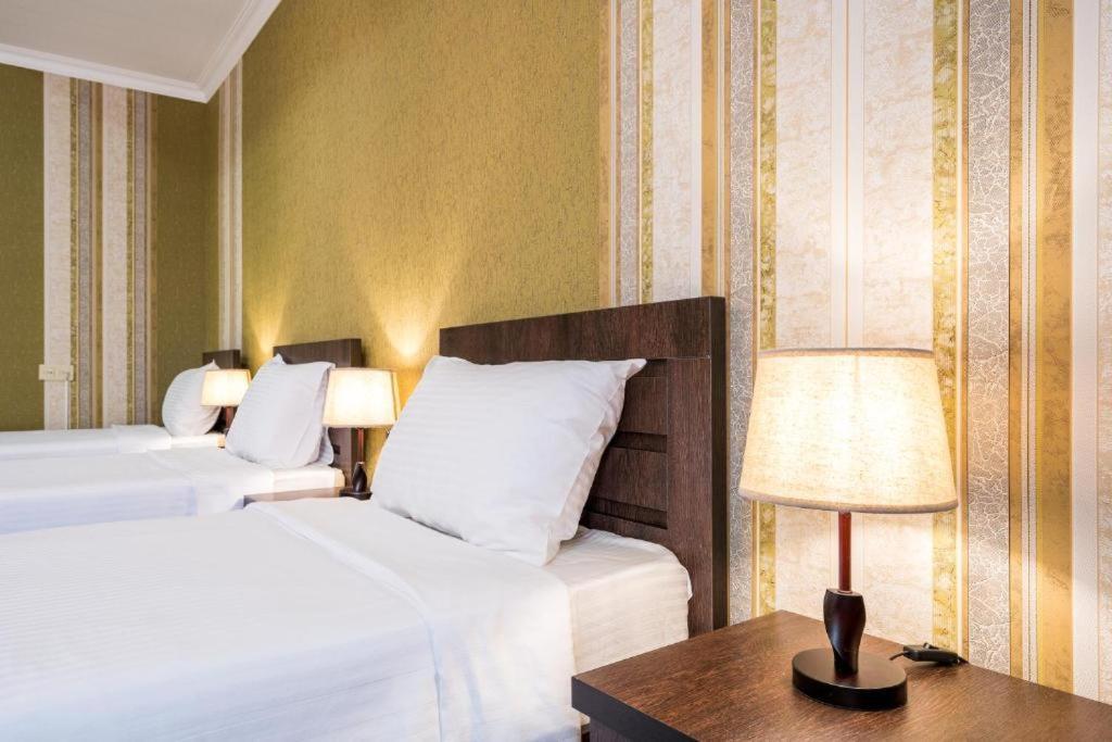 Georgian House Hotel คูทายสิ ภายนอก รูปภาพ