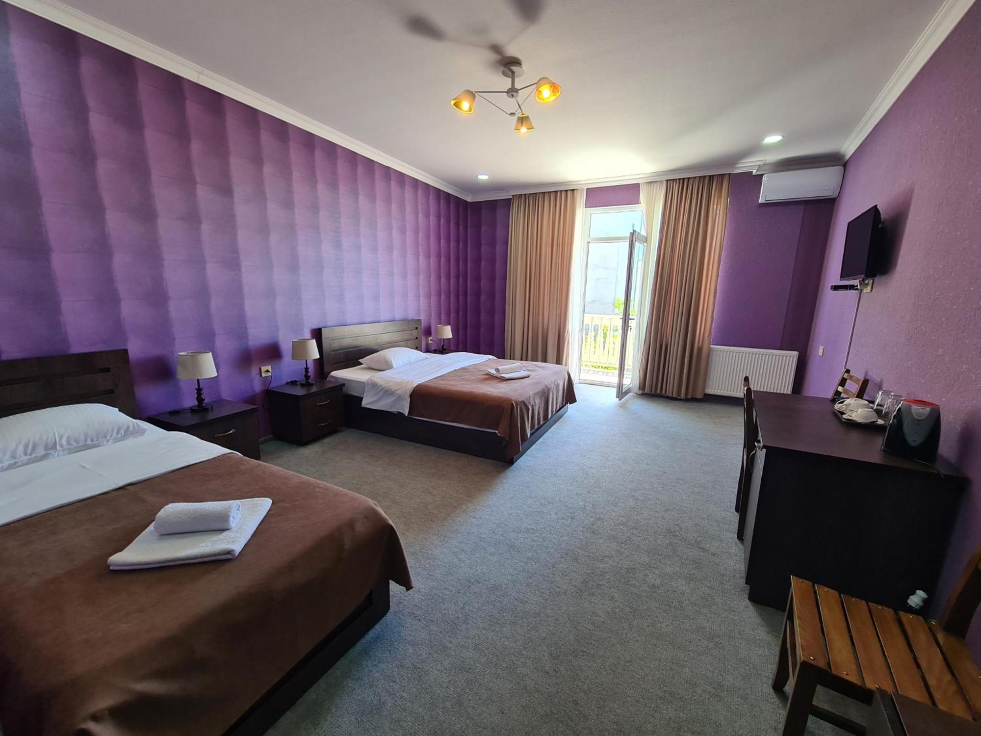 Georgian House Hotel คูทายสิ ภายนอก รูปภาพ